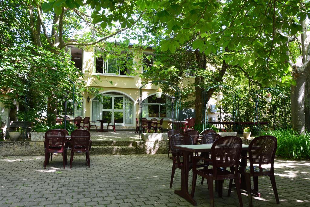 Logis Hotel Le Ceans Orpierre Exterior foto